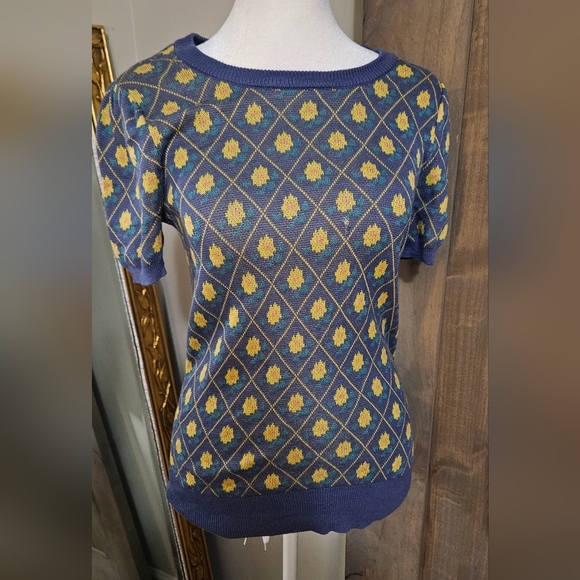 MODCLOTH Throwback Blooms Short Sleeve Sweater. Size small - Picture 10 of 12